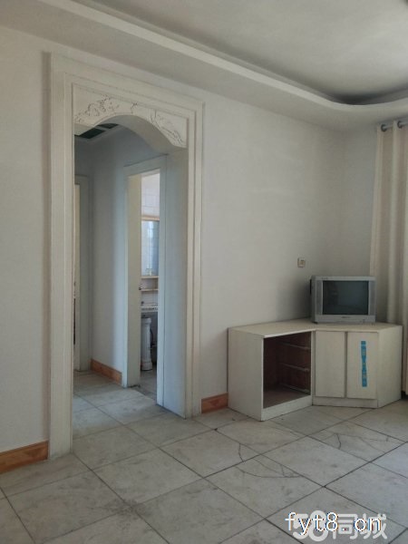 翠园小区一小附近,交通便利环境优美,周围配套设施齐全